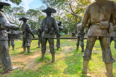 Manila, Filipinler - 4 Şubat 2018: Şehitlik Dr Jose Rizal Rizal Park, Manila'deki büyük metal heykeller