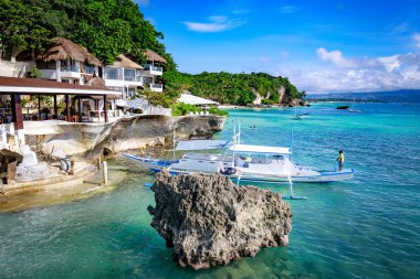 Boracay, Filipinler - 18 Kasım 2017: Batı Cove Resort Boracay Adası ünlü dönüm noktası Filipin olan tropikal deniz, çevreleyen