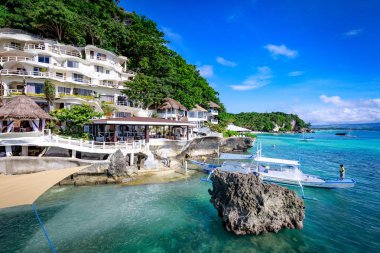 Boracay, Filipinler - 18 Kasım 2017: Batı Cove Resort Boracay Adası ünlü dönüm noktası Filipin olan tropikal deniz, çevreleyen