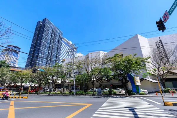 Manila, Filipinler - 17 Şubat 2018: Giriş, Greenbelt1 alışveriş merkezi Makati City, Metro Manila