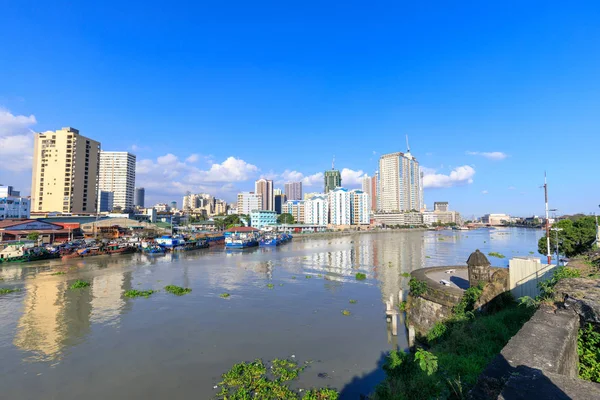 Manila, Filipinler - 17 Şubat 2018: Manila pasig river view Fort Santiago görünümü güverte, Intramuros, Manila, Filipinler