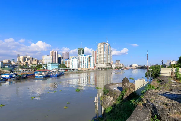 Manila, Filipinler - 17 Şubat 2018: Manila pasig river view Fort Santiago görünümü güverte, Intramuros, Manila, Filipinler