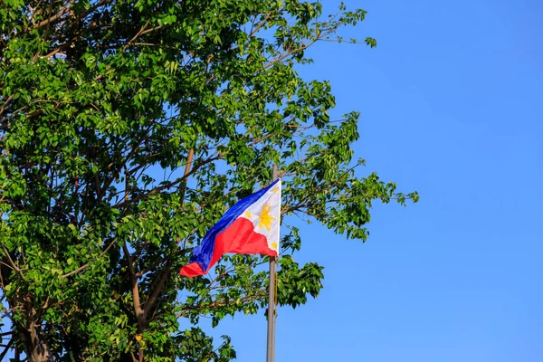 Filipijnse Vlag Duidelijke Blauwe Hemel — Stockfoto