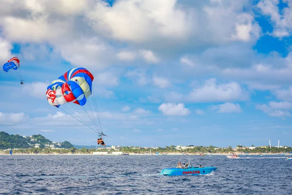 Boracay Philippines November 2017 Unidentified Tourist Doing Parachute Sailing Recreational — Stock Photo, Image