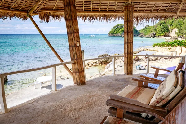 Boracay, Filipinler - 18 Kasım 2017: View, Batı Cove Filipin Boracay Adası ünlü dönüm noktası olduğunu bambu yapılmış Resort