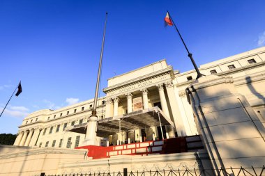 Manila, Filipinler - 4 Şubat 2018: Ulusal Güzel Sanatlar Müzesi ve Filipinler cephe Rizal park Metro Manila yakınındaki