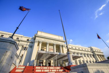 Manila, Filipinler - 4 Şubat 2018: Ulusal Güzel Sanatlar Müzesi ve Filipinler cephe Rizal park Metro Manila yakınındaki