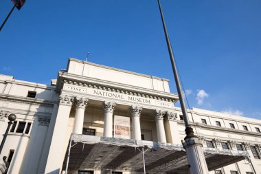 Manila, Filipinler - 4 Şubat 2018: Ulusal Güzel Sanatlar Müzesi ve Filipinler cephe Rizal park Metro Manila yakınındaki