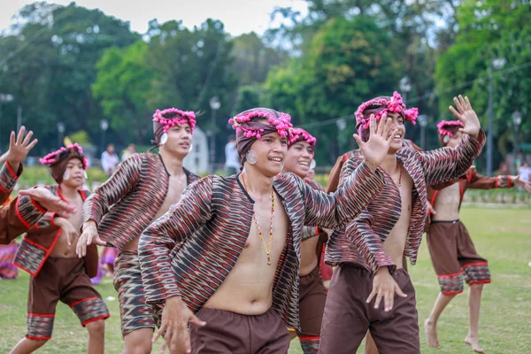 Manila Filipinas Fevereiro 2018 Dançarina Estudante Vestindo Trajes Tradicionais Das — Fotografia de Stock