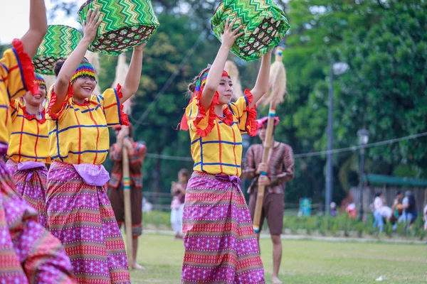 Manille Philippines Février 2018 Une Danseuse Étudiante Portant Costume Traditionnel — Photo