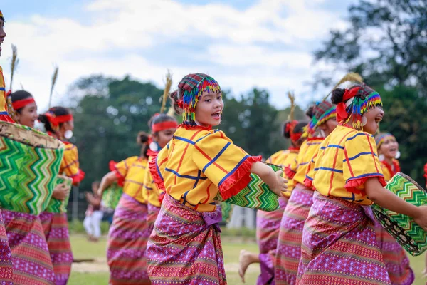 Manila Filipinas Fevereiro 2018 Dançarina Estudante Vestindo Trajes Tradicionais Das — Fotografia de Stock