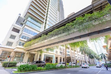 Makati, Manila, Filipinler - 31 Ocak 2018: Yol görünümü yanında Greenbelt alışveriş merkezi Esperanza St alınan.