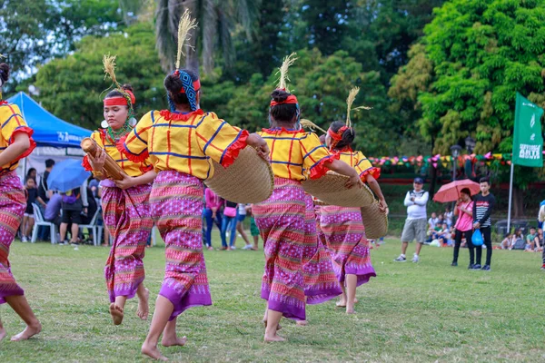 Manila Filipinas Fevereiro 2018 Dançarina Estudante Vestindo Trajes Tradicionais Das — Fotografia de Stock