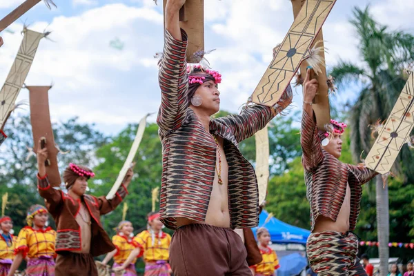 Manila Filipinas Fevereiro 2018 Dançarina Estudante Vestindo Trajes Tradicionais Das — Fotografia de Stock