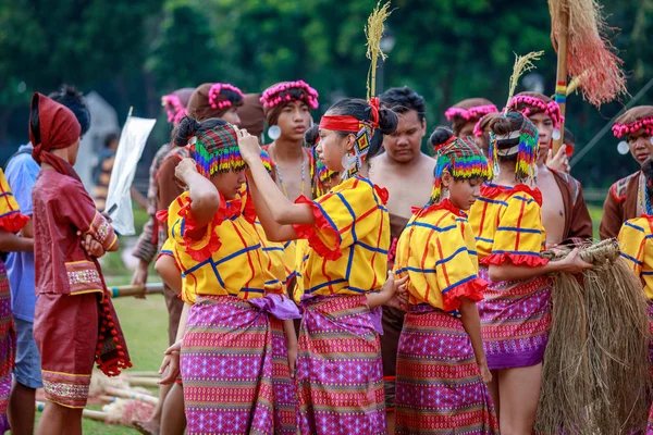 Manila Filipinas Fevereiro 2018 Dançarina Estudante Vestindo Trajes Tradicionais Das — Fotografia de Stock