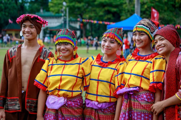 Manila Filipinas Fevereiro 2018 Dançarina Estudante Vestindo Trajes Tradicionais Das — Fotografia de Stock