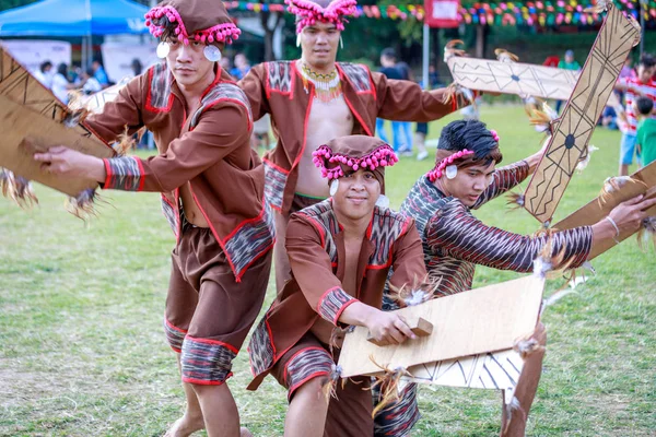 Manila Filipinas Fevereiro 2018 Dançarina Estudante Vestindo Trajes Tradicionais Das — Fotografia de Stock