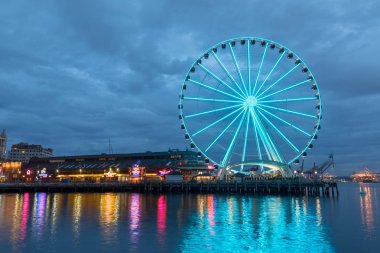 Seattle, Washington - 30 Haziran 2018: Seattle manzarası, waterfront ve büyük tekerlek