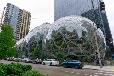 Seattle, Washington - 30 Haziran 2018: Amazon görünümü küreler Seattle Merkez ve office Tower'da Seattle Wa ABD
