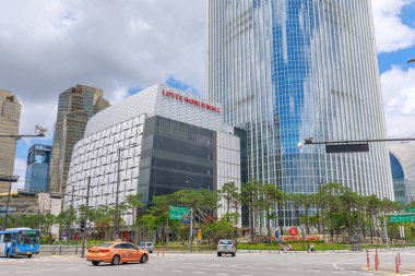 Seoul, Güney Kore - 3 Temmuz 2018: Lotte World Tower ve cityscape Jamsil, Songpa-gu, Seoul şehir içinde