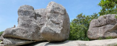 Namhae, Güney Kore - 29 Temmuz 2018: Geumsan Mountain Namhae County'de bir taş işlemeli