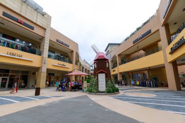 Gimhae, Güney Kore - 8 Temmuz 2018: Lotte Premium Outlet Gimhae: Gyeongsangnam-do
