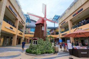 Gimhae, Güney Kore - 8 Temmuz 2018: Lotte Premium Outlet Gimhae: Gyeongsangnam-do