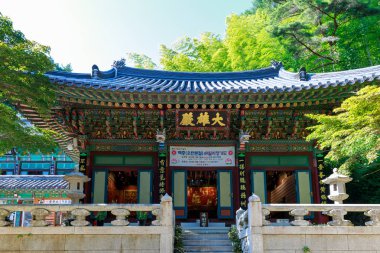 Yangsan, Güney Kore - 2 Ağustos 2018: Honglyongsa Tapınağı sahne Yangsan City