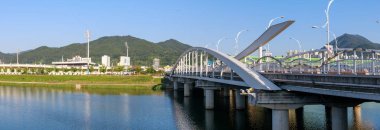Yangsan, Güney Kore - 2 Ağustos 2018: Yeongdaegyo Köprüsü Yangsan City