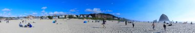 Clatsop County, Oregon - 4 Eylül, 2018: Haystack Rock top Beach, turistik Clatsop County, Oregon
