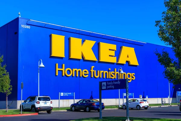 Portland Oregon Aug 2018 Ikea Home Furnishings Store Located Cascades — Stock Photo, Image
