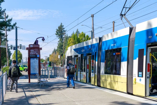 Портленд Орегон Сентября 2018 Года Легкорельсовый Поезд Trimet Идущий Через — стоковое фото