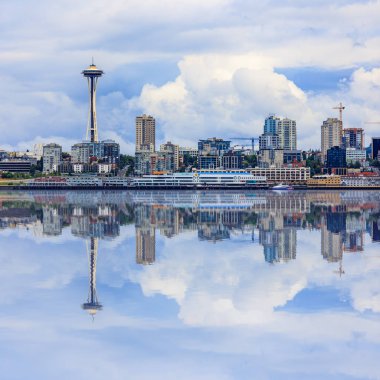 Seattle, Washington - 1 Temmuz 2018: Seattle manzarası, bulutlu gün, kare oranı