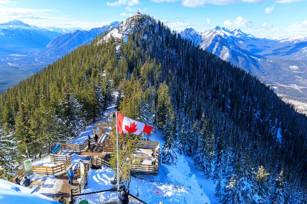Turiststigarna Med Kanada Flagga Svavel Berg Banff National Park Alberta — Stockfoto