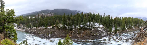 Fairmont Banff Springs Hotel Las Montañas Rocosas Canadienses Con Río —  Fotos de Stock