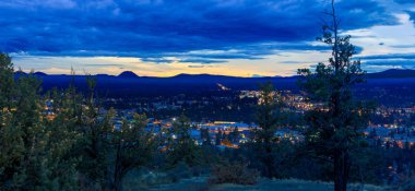Panorama, Bend Pilot Butte mahalle Parkı, Oregon dan görüldüğü gibi United Devletler