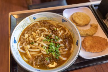 Udon et - görüntü ile Japon köri