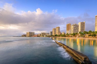 Gün batımında, Oahu, Hawaii Famous Waikiki Beach