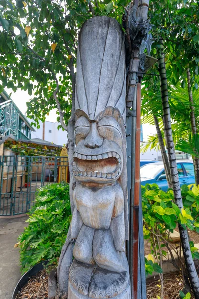 Honolulu Hawaii Diciembre 2018 Tallados Madera Tiki Estilo Polinesio Antiguo — Foto de Stock