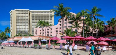 Honolulu, Hawaii - 25 Aralık 2018: Royal Hawaiian, Luxury Collection Resort beach Waikiki görünümünü
