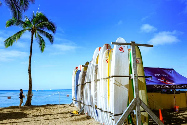 Honolulu Havaí Dezembro 2018 Pilha Pranchas Surf Histórica Praia Waikiki — Fotografia de Stock
