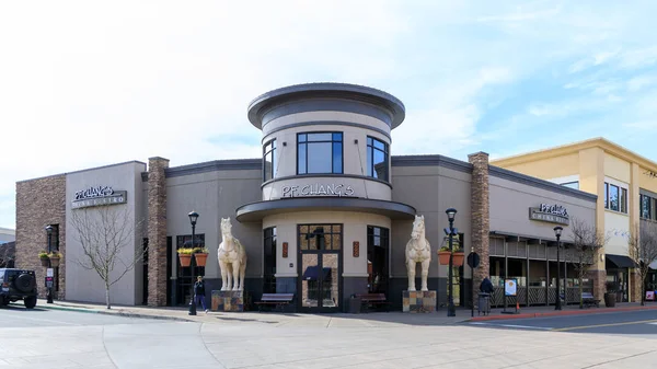 P. F. Chang 's China Bistro at Bridgeport Village, Shopping Mall in Tigard city, Oregon — Foto de Stock