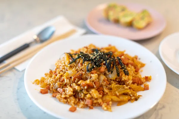 Kimchi arroz frito, comida coreana — Foto de Stock