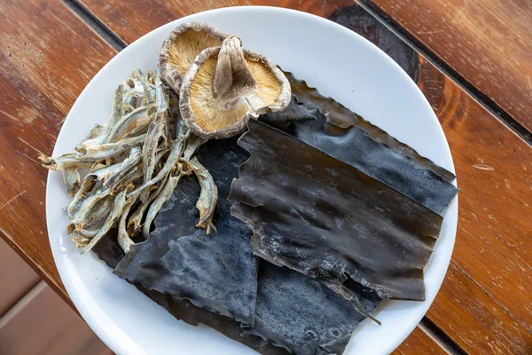 Anchoa seca, Kelp, Setas Shiitake — Foto de Stock