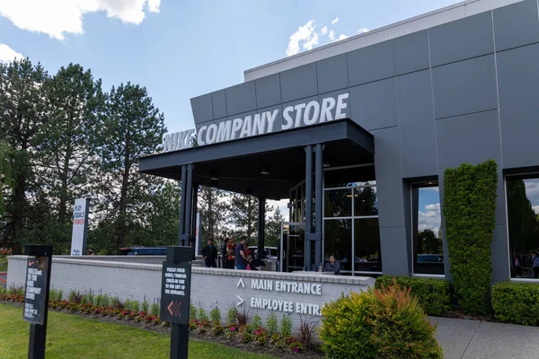 Fachada de la tienda de la compañía Nike en Beaverton, Oregon — Foto de Stock