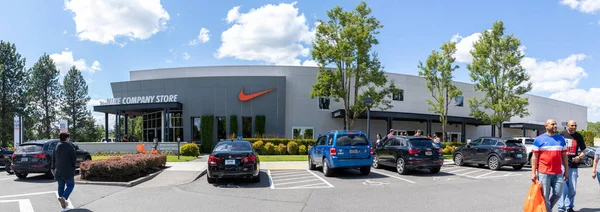 Fachada de la tienda de la compañía Nike en Beaverton, Oregon — Foto de Stock