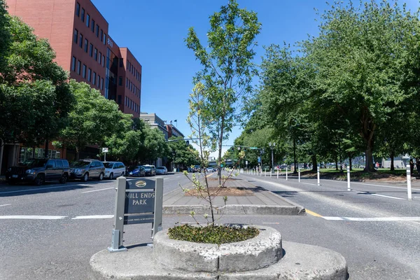 Mill Ends Park, Southwest Taylor Street, Portland, veya