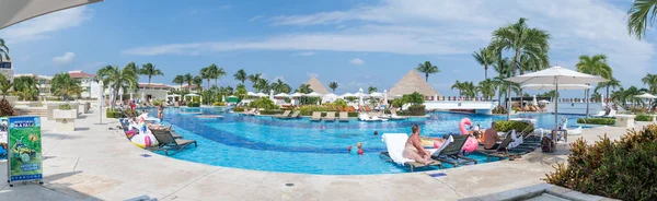 Blick auf das Schwimmbad im Moon Palace Resort, storniert — Stockfoto