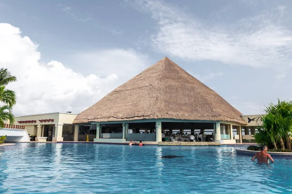 Blick auf das Schwimmbad im Moon Palace Resort, storniert — Stockfoto