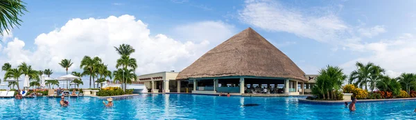 Blick auf das Schwimmbad im Moon Palace Resort, storniert — Stockfoto